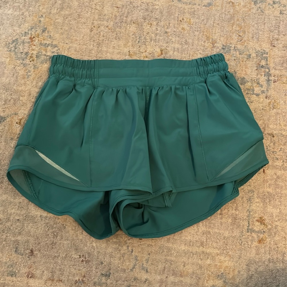 Lululemon Hotty-Hot Low rise shorts